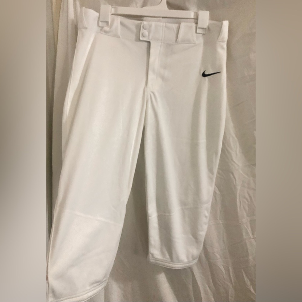 Nike Team Engineered Women’s White Softball Pants
AV6718-100 size Large new